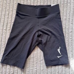 Nike WNBA Wmn Essential Biker Shorts small,tight fit Mid Rise Short Length NWT